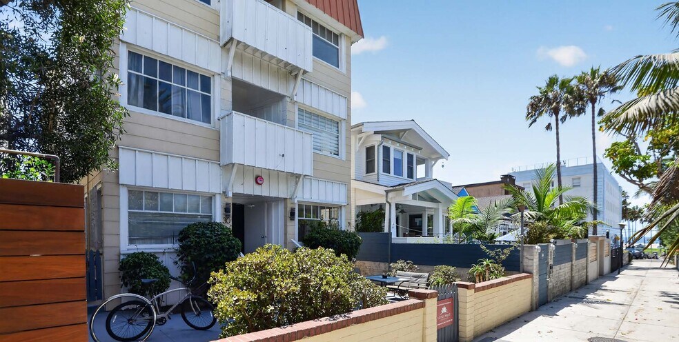 More Photos Of 30 Dudley Ave, Venice Apartments For Sale
