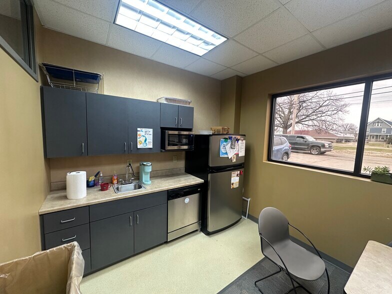 More Photos Of 1229 1st Ave SE, Cedar Rapids Office For Lease