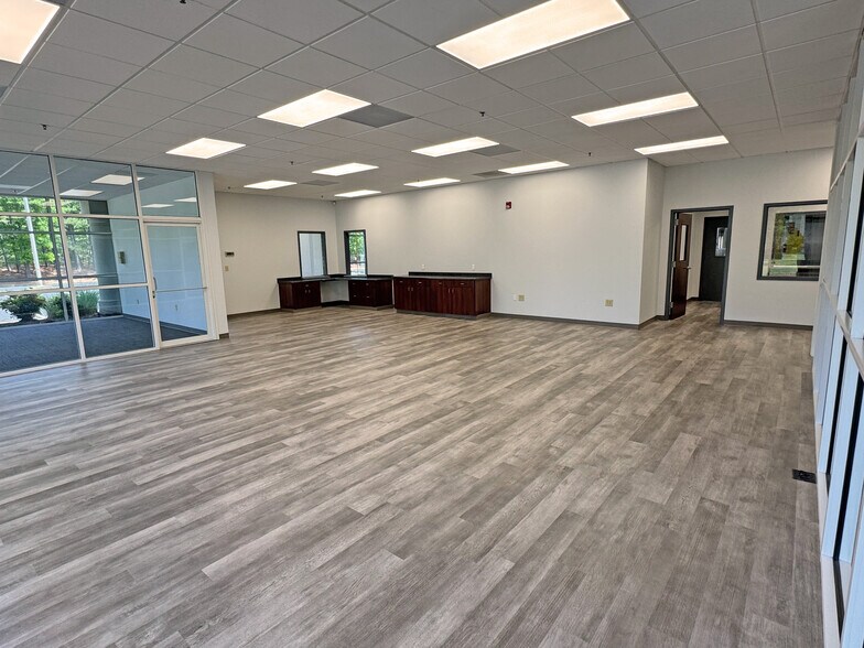 More Photos Of 1375 Howell Rd, Duncan Distribution For Lease