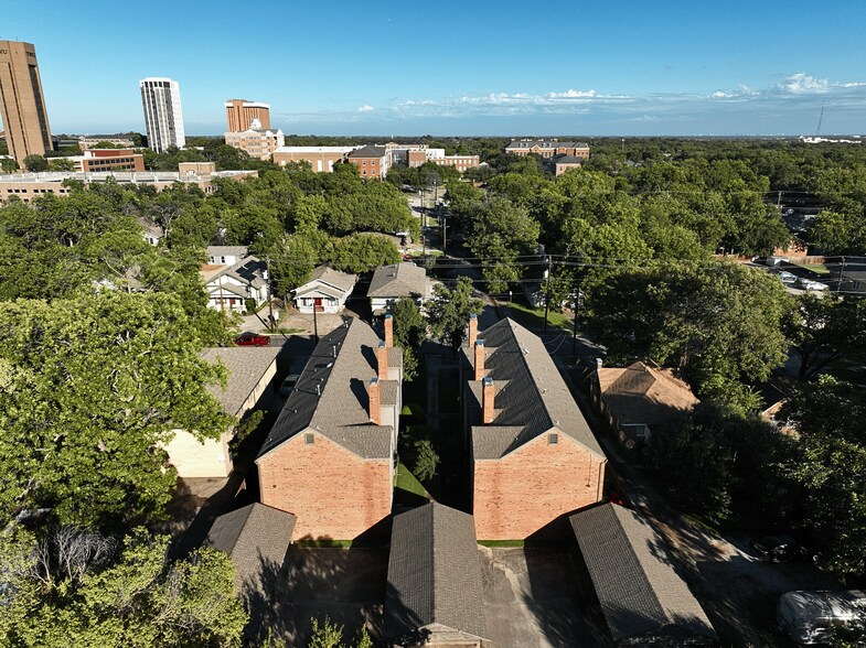More Photos Of 1101 N Locust St, Denton Apartments For Sale