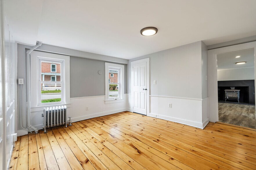 More Photos Of 3 Portsmouth Ave, Exeter General Retail For Sale