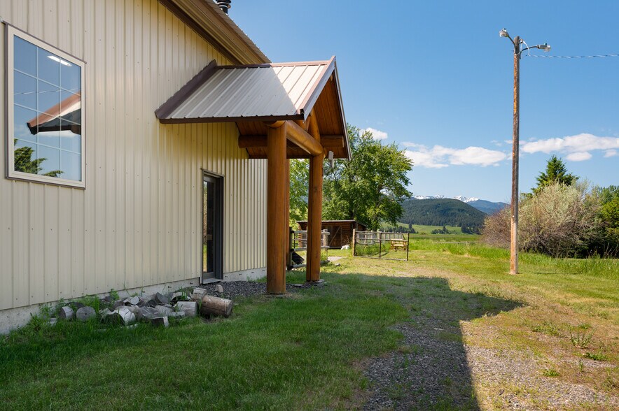 More Photos Of 70 Williams Rd E, Gallatin Gateway Flex For Sale