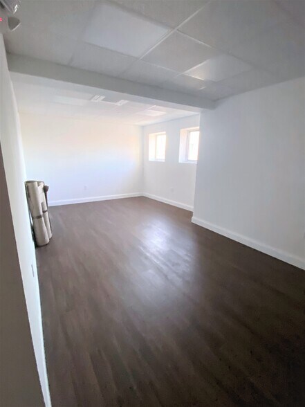 More Photos Of 1909 Great Neck Rd, Copiague Freestanding For Lease