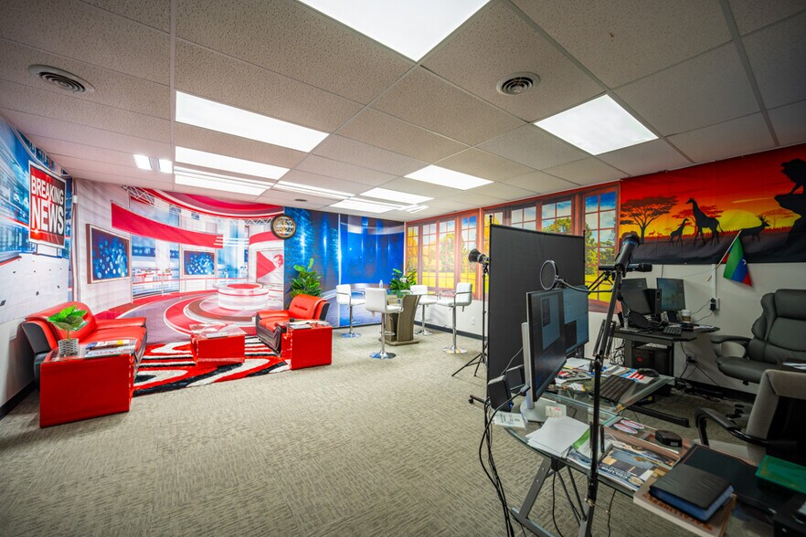 More Photos Of 50 Old Village Rd, Columbus Office For Lease