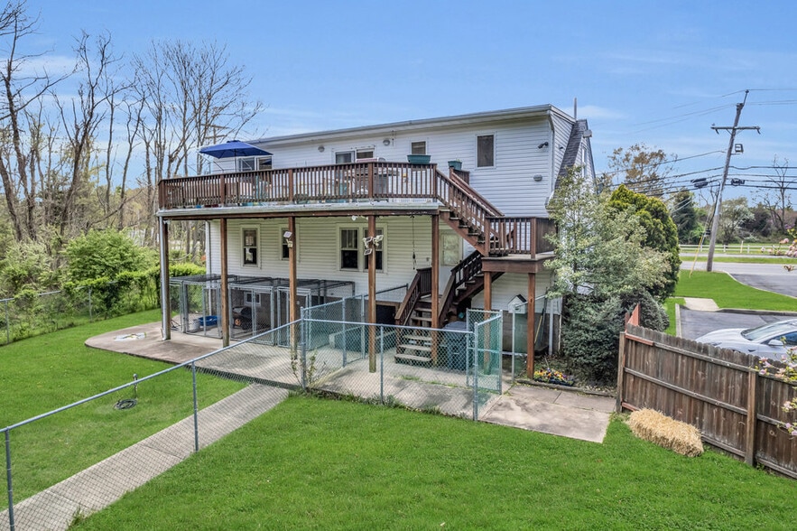 More Photos Of 261 Rt 34, Colts Neck Veterinarian Kennel For Sale