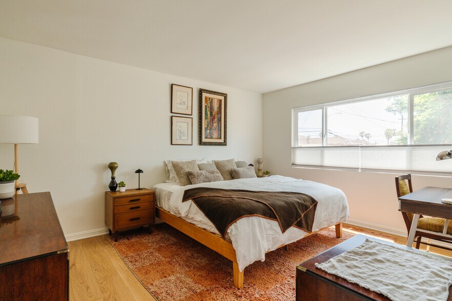 More Photos Of 40 18th Ave, Venice Apartments For Sale