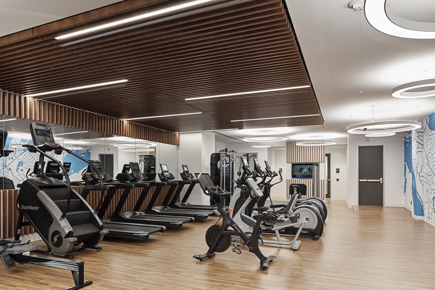 More Photos Of 4445 Willard Ave, Chevy Chase Office For Lease