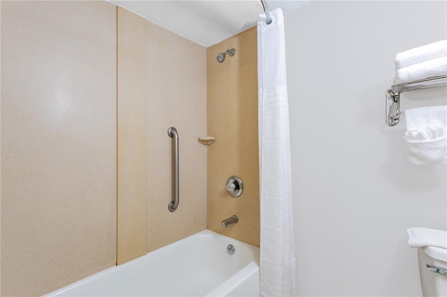 More Photos Of 8245 S Us-17-92 Hwy, Casselberry Hotel For Sale