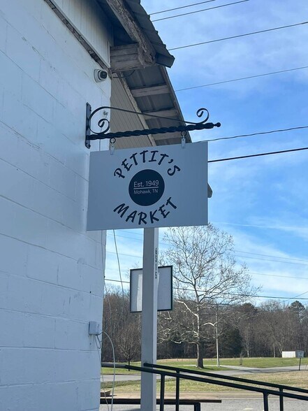 More Photos Of 6515 McDonald Rd, Mohawk Freestanding For Sale