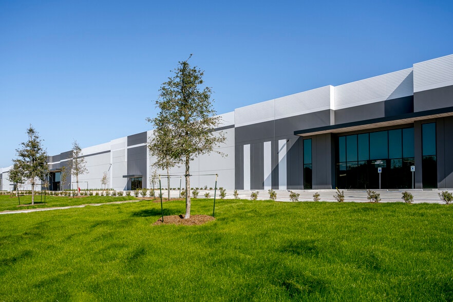 More Photos Of 14621 Kirby Dr, Pearland Unknown For Lease