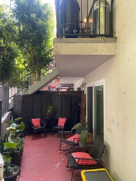 More Photos Of 2030 Holly Dr, Los Angeles Apartments For Sale