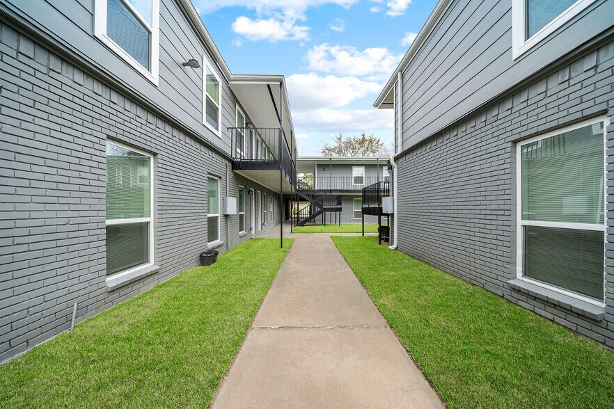 More Photos Of 6403 Sloan St, Houston Apartments For Sale