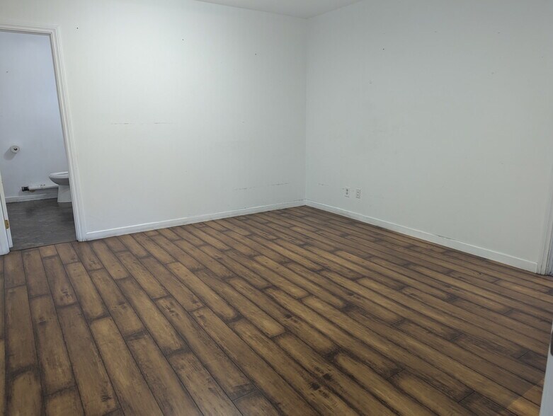 More Photos Of 530 Cypress Ave, Hermosa Beach Warehouse For Lease