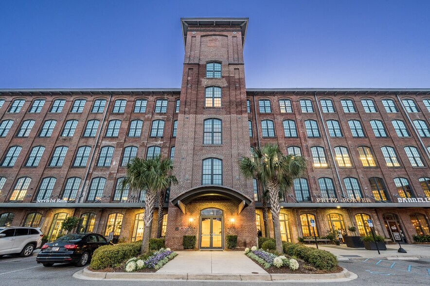 More Photos Of 6801 Carnegie Blvd, Charlotte Office Residential For Lease