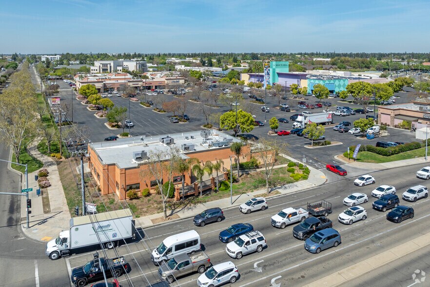 More Photos Of 7007 N Cedar Ave, Fresno Restaurant For Lease