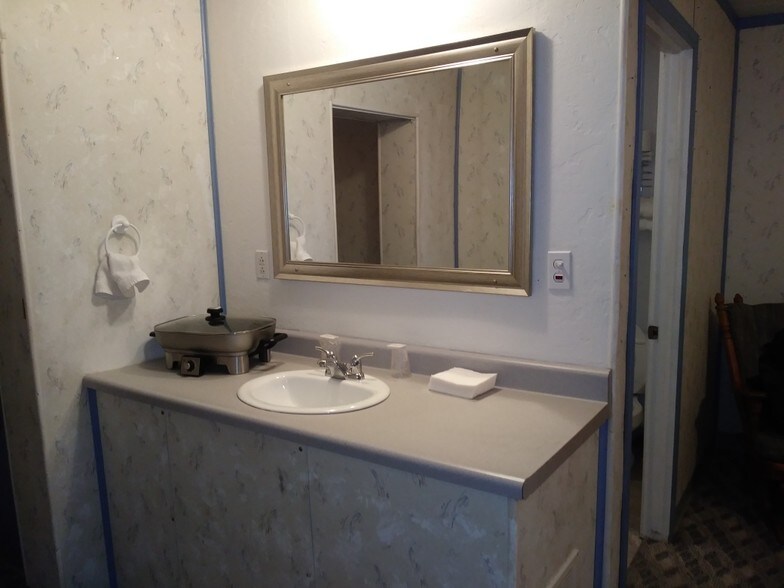 More Photos Of 1521 1st Ave NW, Great Falls Hotel For Sale