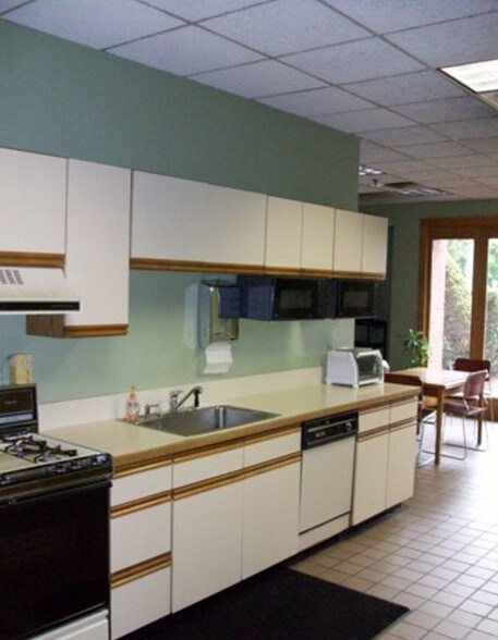 More Photos Of 11 Willow Rd, Ayer Warehouse For Lease