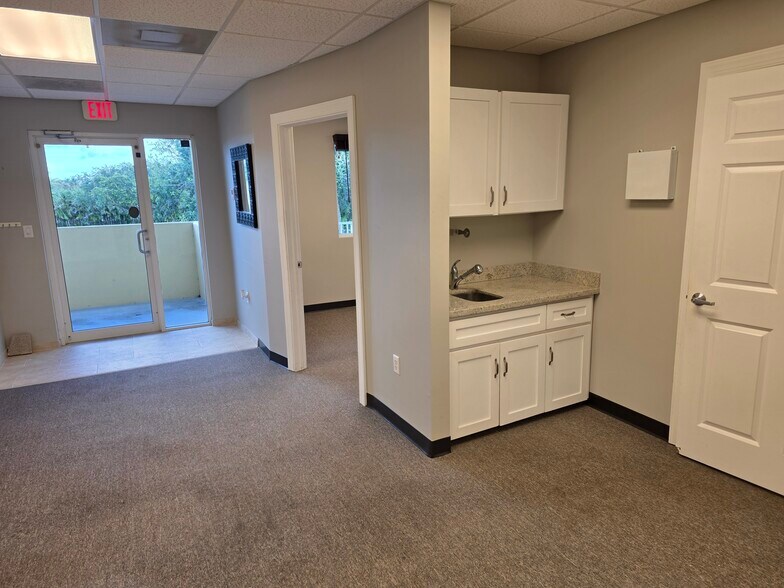 More Photos Of 2781 Vista Pky, West Palm Beach Light Manufacturing For Sale