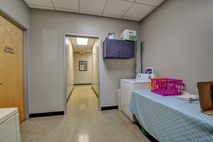 More Photos Of 15288 W Brookside Ln, Surprise Office For Lease