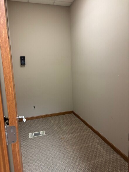 More Photos Of 613 1st St, LaSalle General Retail For Lease