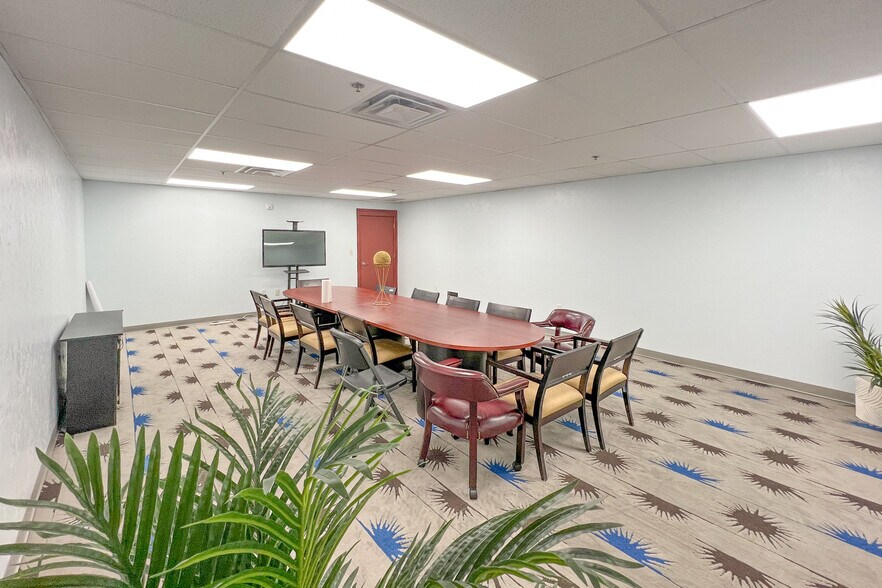 More Photos Of 3131 N MacArthur Blvd, Bethany Office For Sale