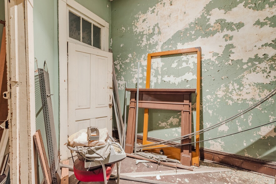 More Photos Of 217 W Lamar St, Americus General Retail For Sale