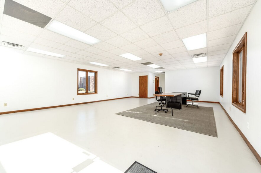 More Photos Of 5403 S Graham Rd, Saint Charles Self Storage For Lease
