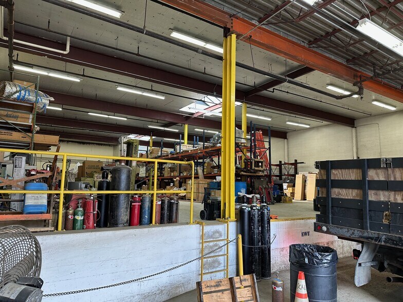 More Photos Of 124 Sheridan Ave, Albany Manufacturing For Sale