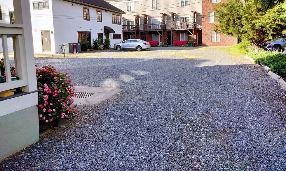 More Photos Of 1824-1826 E 7th St, Charlotte Office Residential For Lease