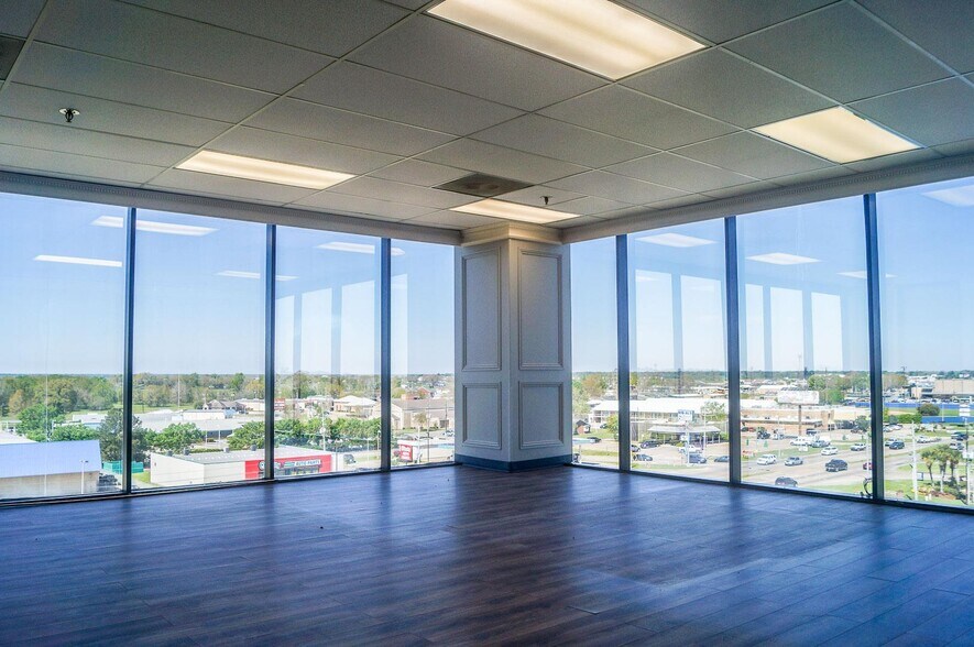 More Photos Of 1340 W Tunnel Blvd, Houma Office For Lease