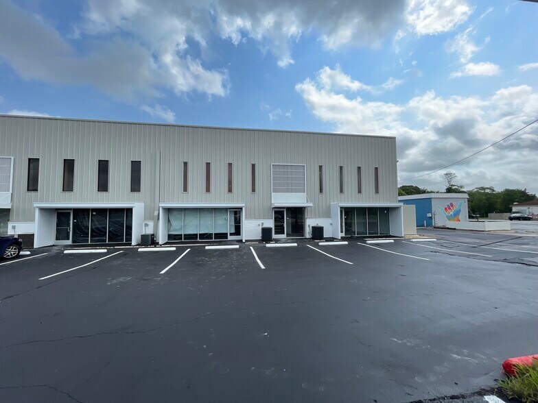 More Photos Of 1331 E Broadway St, Pearland Unknown For Lease