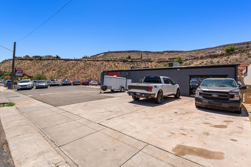 More Photos Of 222 N Bluff St, St George General Retail For Sale