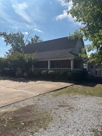 More Photos Of 915 W Main St, Tupelo Freestanding For Sale