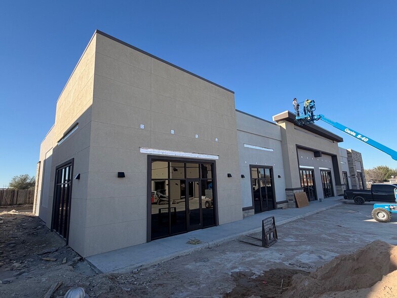 More Photos Of 1012 Municipal Dr, Leander General Retail For Sale