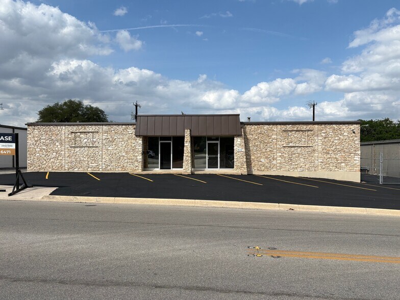 Primary Photo Of 511 W Rhapsody Dr, San Antonio Service For Lease