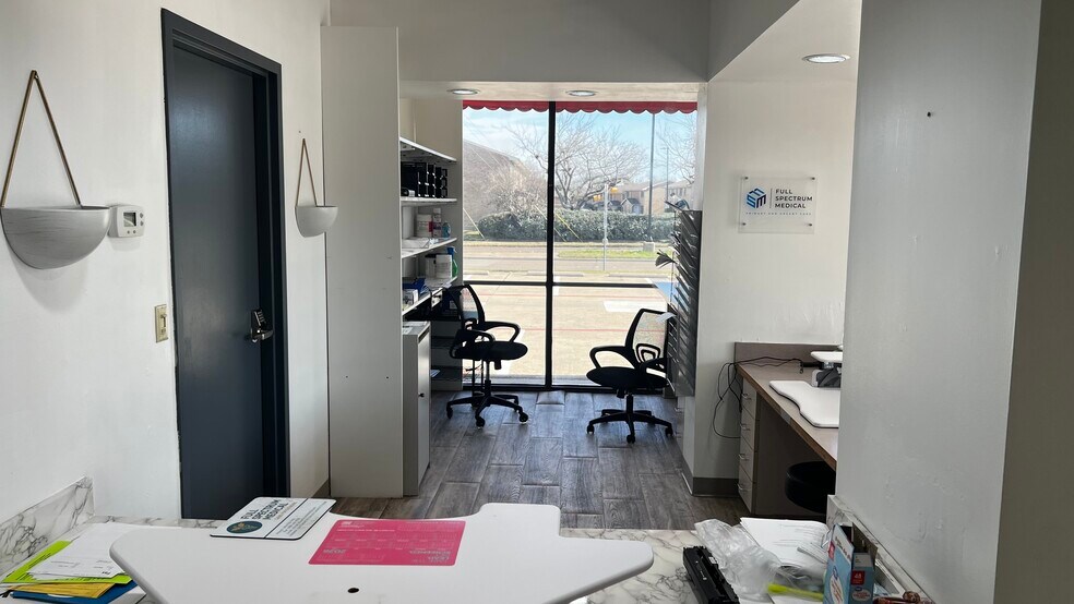 More Photos Of 4301 Saturn Rd, Garland Unknown For Lease