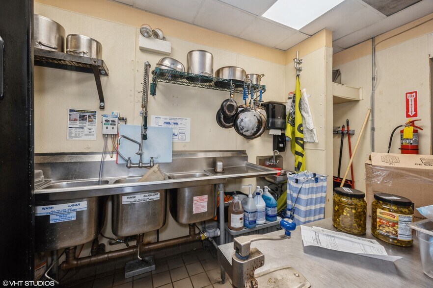 More Photos Of 1956 W Armitage Ave, Chicago Storefront Retail Residential For Sale