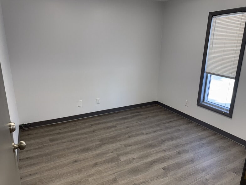 More Photos Of 3505 Cooper Dr, Elkhart Warehouse For Sale