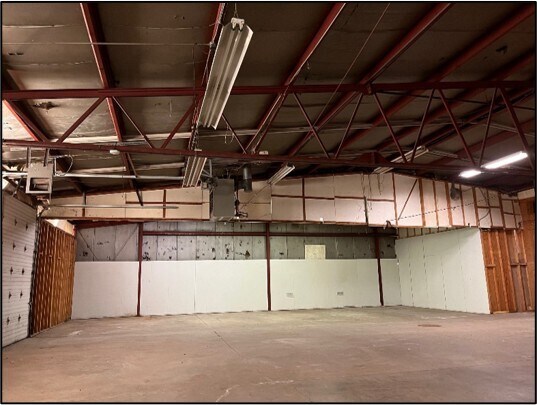 More Photos Of 3708-3750 11 Mile Rd, Berkley Distribution For Lease