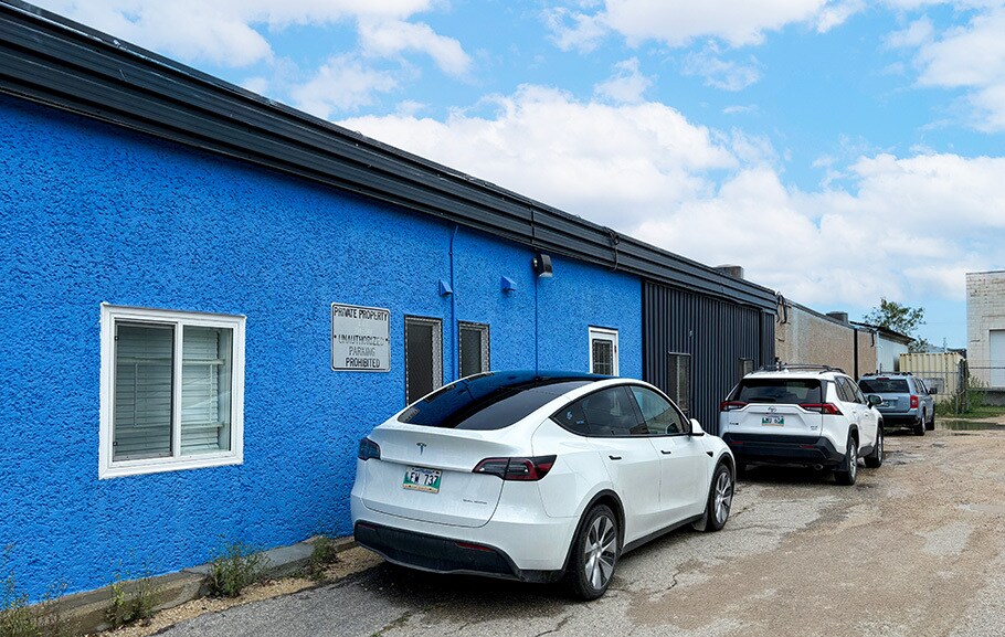 More Photos Of 1433 Erin St, Winnipeg Warehouse For Lease
