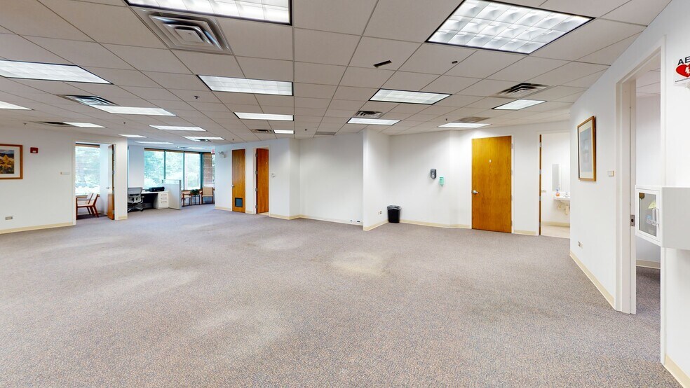 More Photos Of 1150 W Northwest Hwy, Mount Prospect Office For Sale