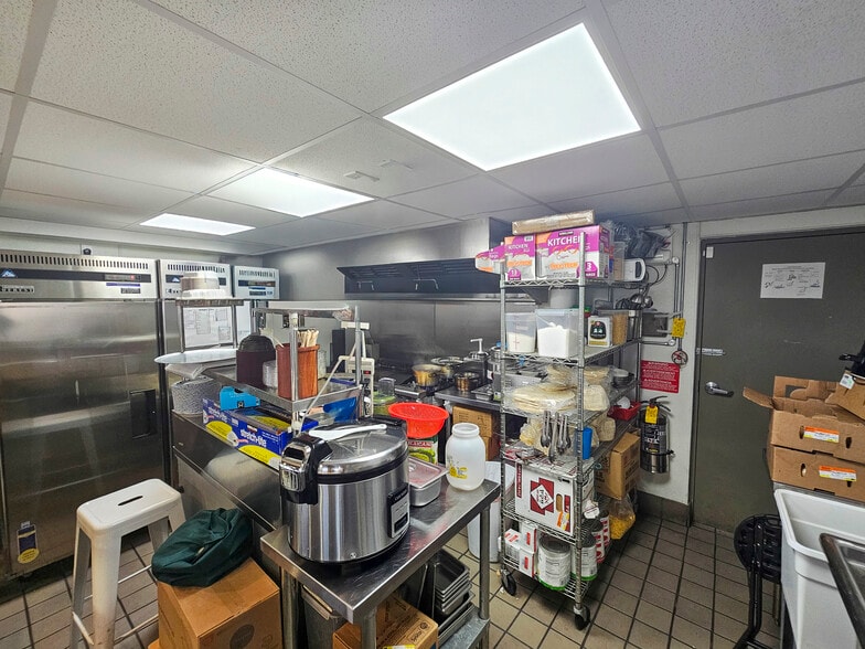 More Photos Of 342 Lewers St, Honolulu Restaurant For Lease