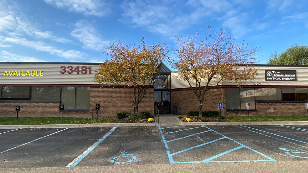 More Photos Of 33481 W 14 Mile Rd, Farmington Hills Office For Sale