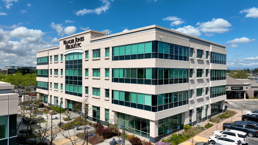 Primary Photo Of 265 E River Park Cir, Fresno Coworking Space