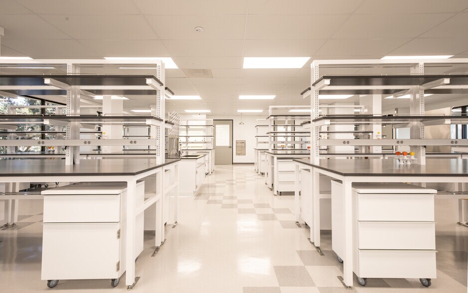 More Photos Of 1900 Alameda De Las Pulgas, San Mateo Research And Development For Lease