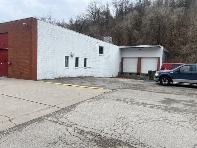Primary Photo Of 1032-1034 Saw Mill Run Blvd W, Pittsburgh Light Manufacturing For Lease