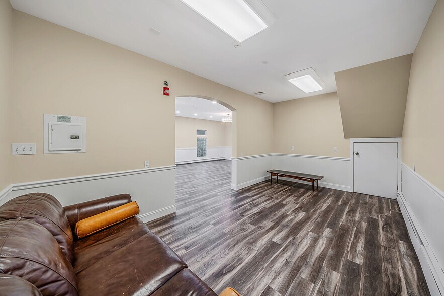 More Photos Of 41 Echo Ave, Miller Place Medical For Lease