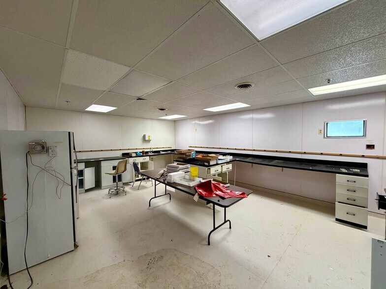 More Photos Of 4030 Gill Ave, Hampstead Research And Development For Sale