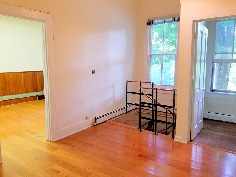 More Photos Of 325 Front St, Belvidere Office For Lease