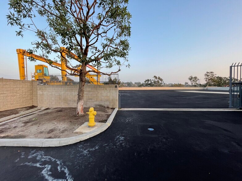 More Photos Of 20712 Civic Center Dr, Lake Forest Warehouse For Lease